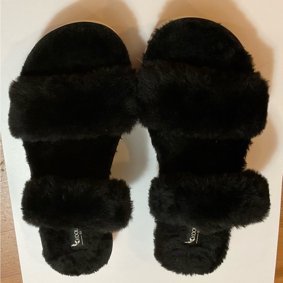 Black Koolaburra by Ugg furry slippers. - Picture 3 of 9